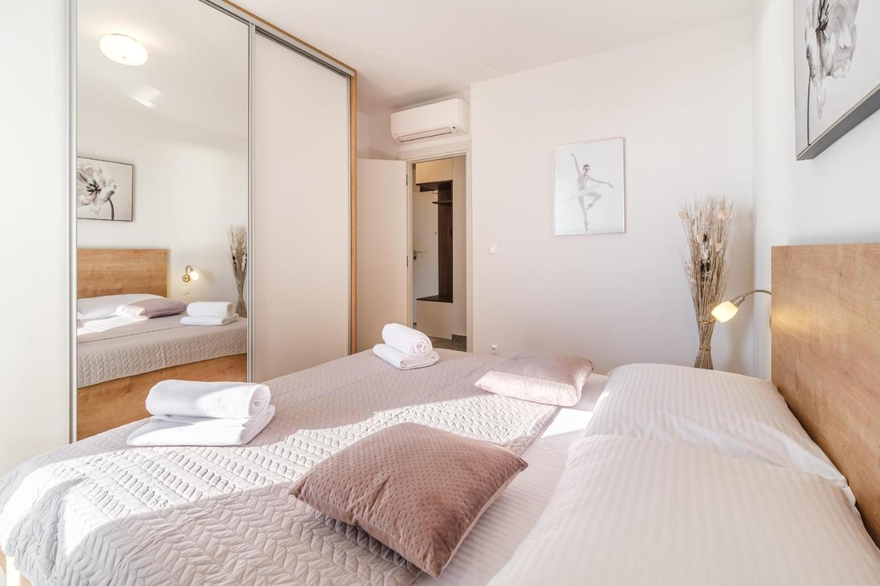 Golden View 8 Apartment สปลิท ภายนอก รูปภาพ